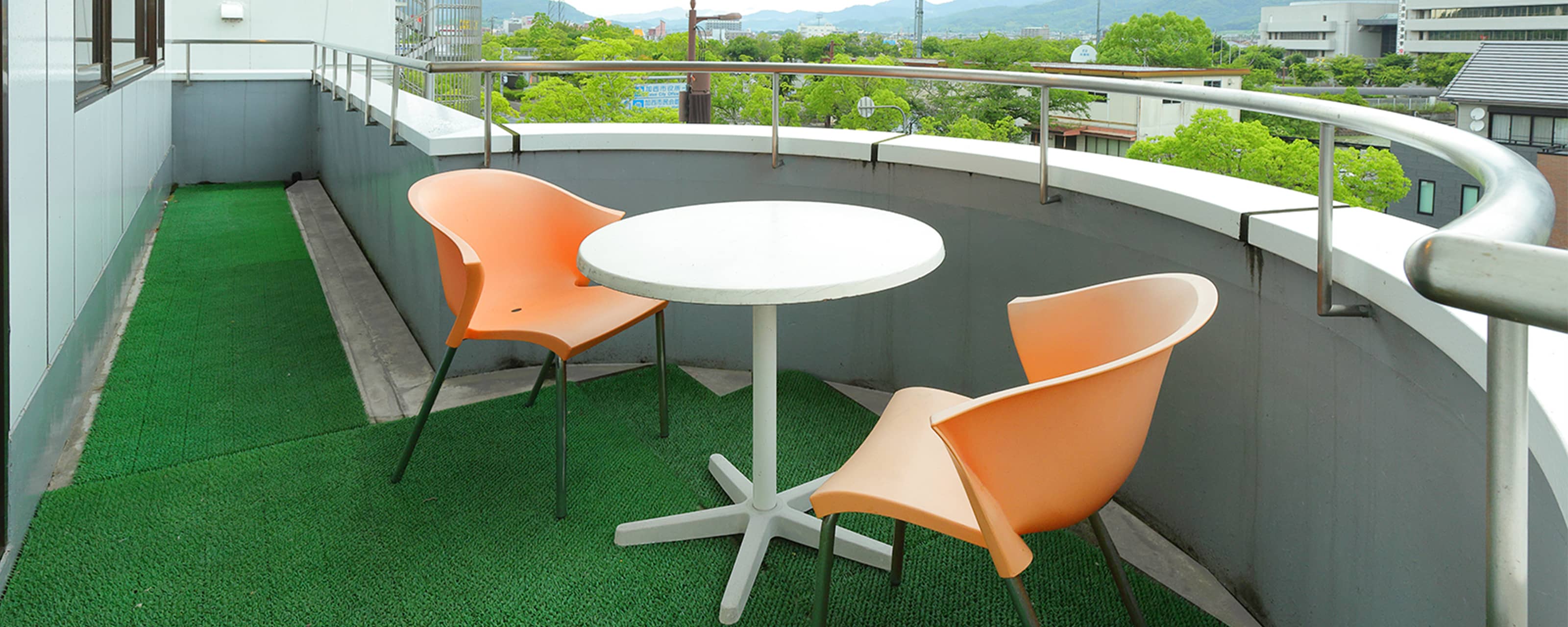 開放的なバルコニー