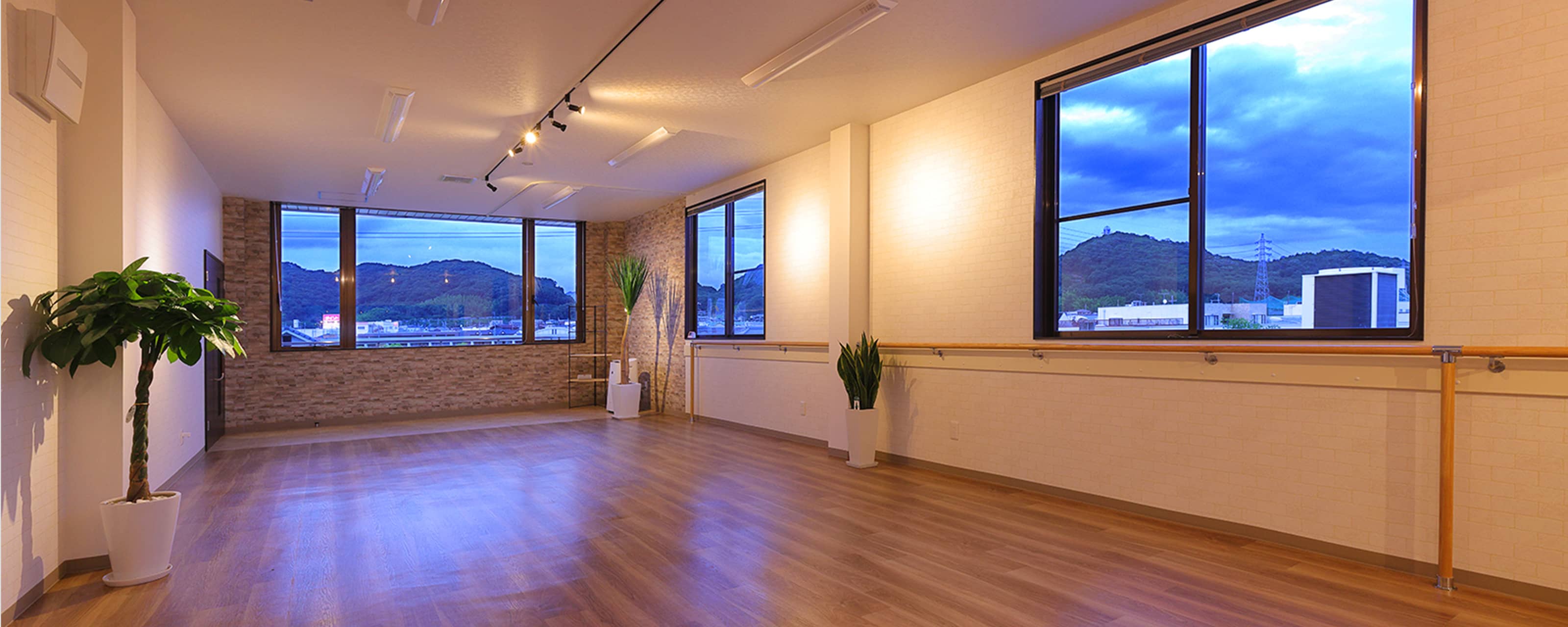 夜間のスタジオは癒し空間